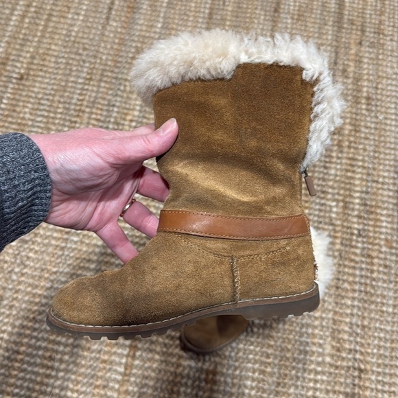 Ugg Tan Boots with Fur Trim - Picture 4 of 10
